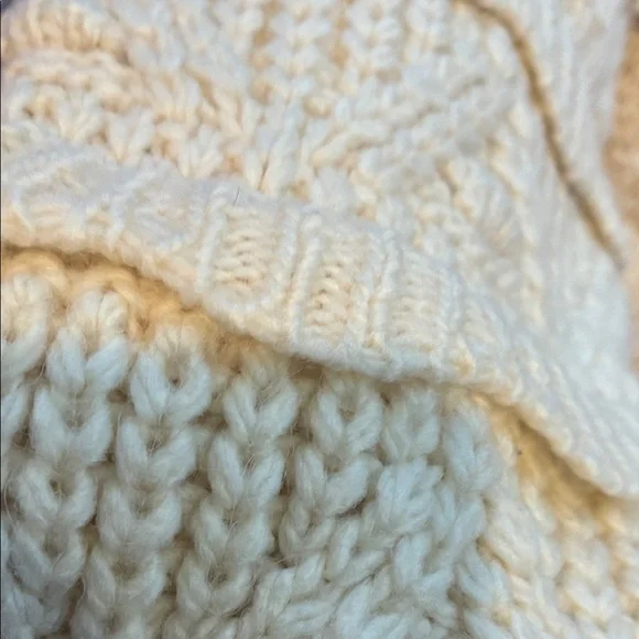 H&M Textured Cream Sweater - Picture 5 of 5